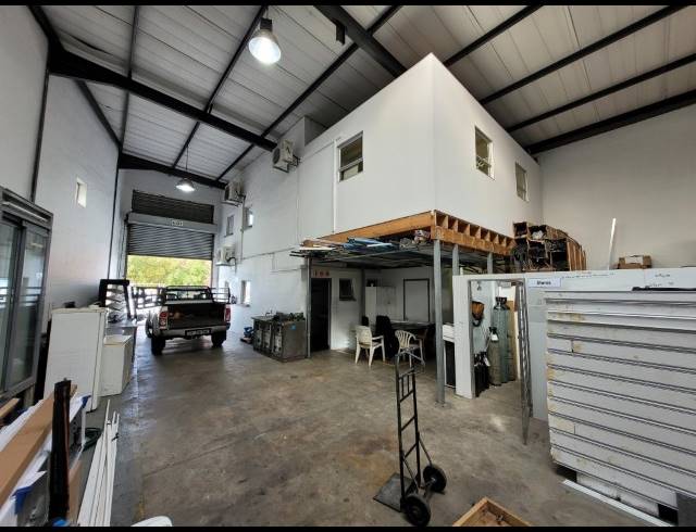 405M² WAREHOUSE TO LET IN STIKLAND INDUSTRIAL